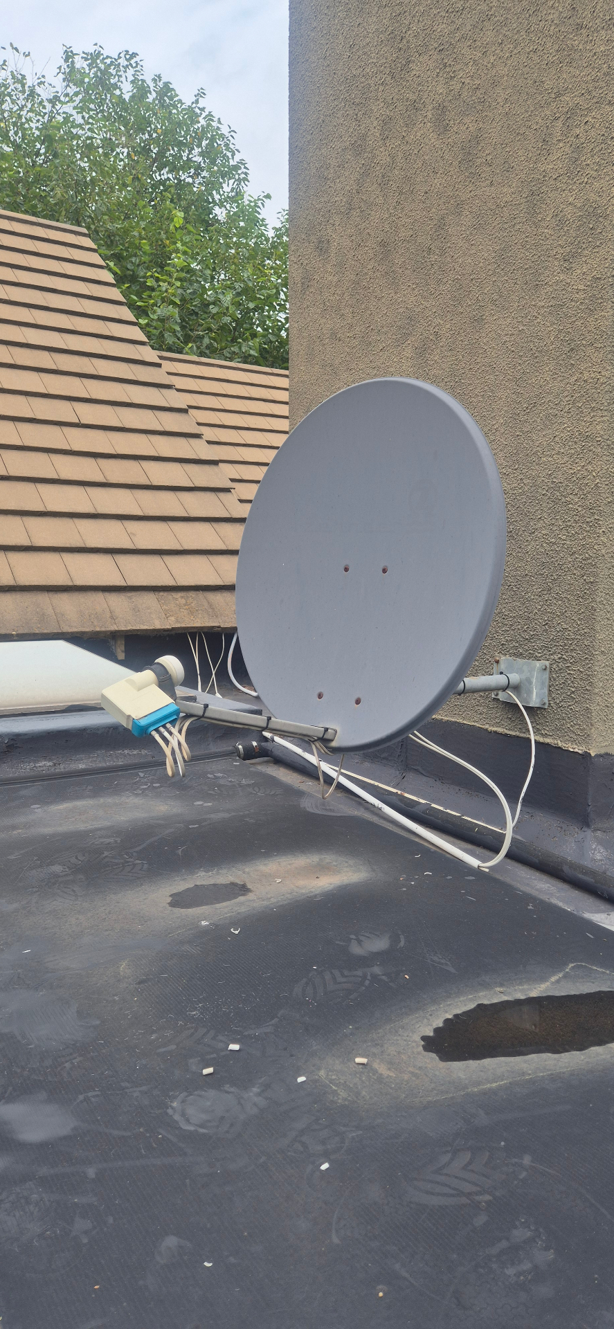 DStv installations Moreleta Park — dish alignment and LNB replacement DStv installers Moreleta Park — satellite dish and LNB installed and aligned on a Moreleta Park roof